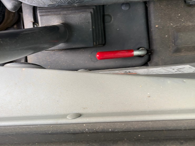 new-holland-l320-image-32