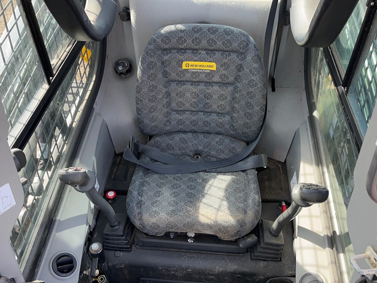 new-holland-l320-image-35