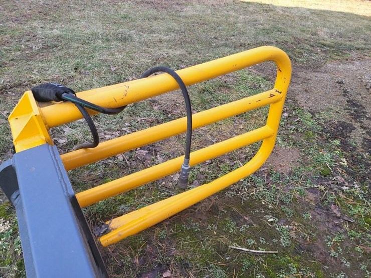 mast-bale-squeeze-w/skid-loader-mount---like-new-image-14