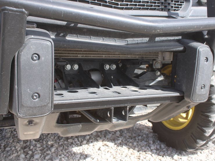 2019-john-deere-gator-image-40