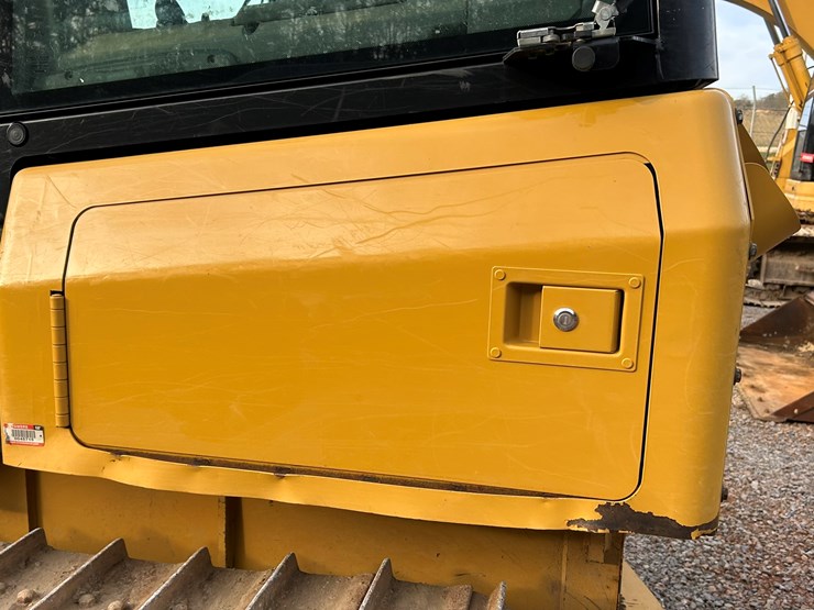 2023-caterpillar-d1-image-38