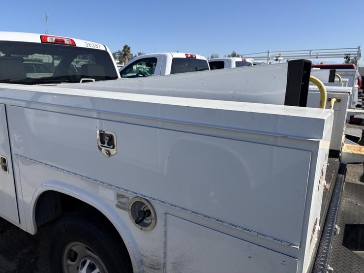 2016-chevrolet-2500-image-23