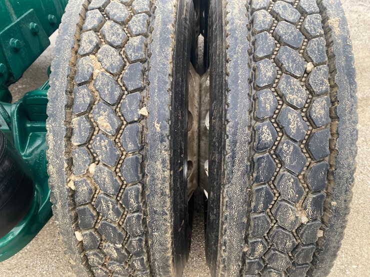 2002-peterbilt-379-image-124