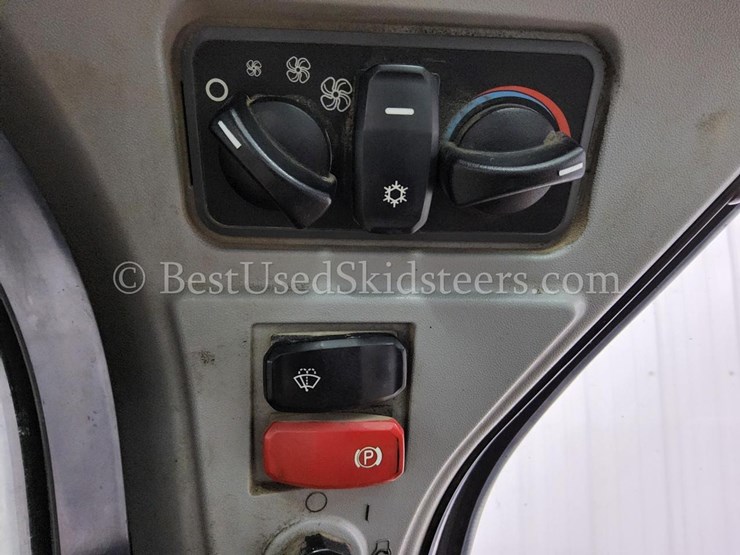 2019-caterpillar-246d3-image-23