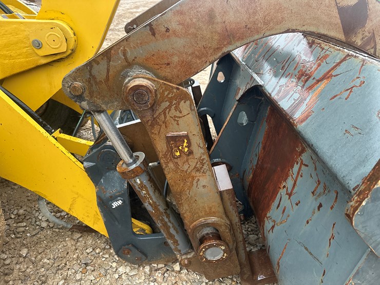 2016-komatsu-wa270-7-image-11