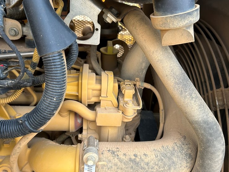 2023-caterpillar-d1-image-31