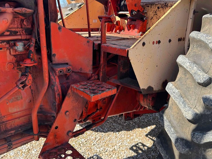 case-1030-comfort-king-tractor,-diesel,-wide-front,-18.4-34-tires,-5-front-weights,-2-remotes,-3pt.,-image-9