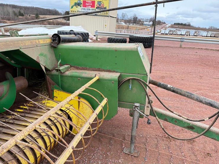 john-deere-336-image-23