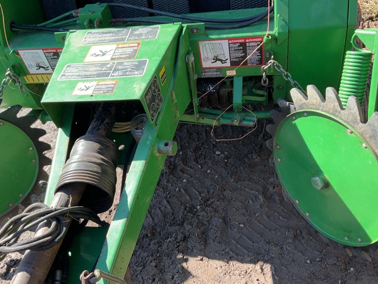 john-deere-335-image-13