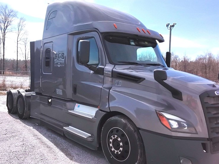 2020-freightliner-cascadia-126-image-3