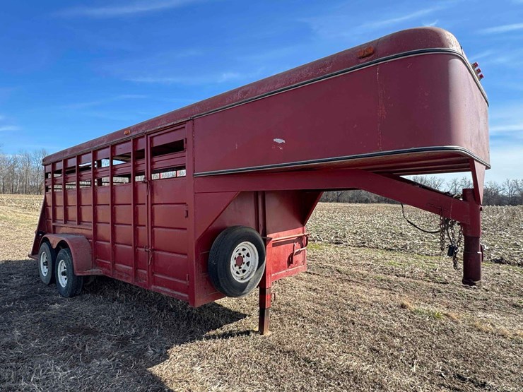 1992-wilro-livestock-trailer,-steel,-20'-x-6-1/2'-,-cut-gate,-**-titled-**-image-20