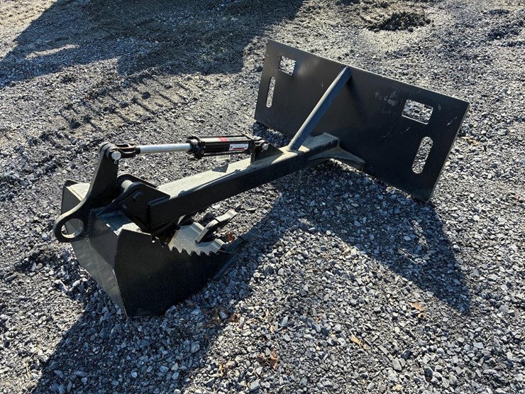 wildcat-skid-steer-backhoe-attachment-image-2