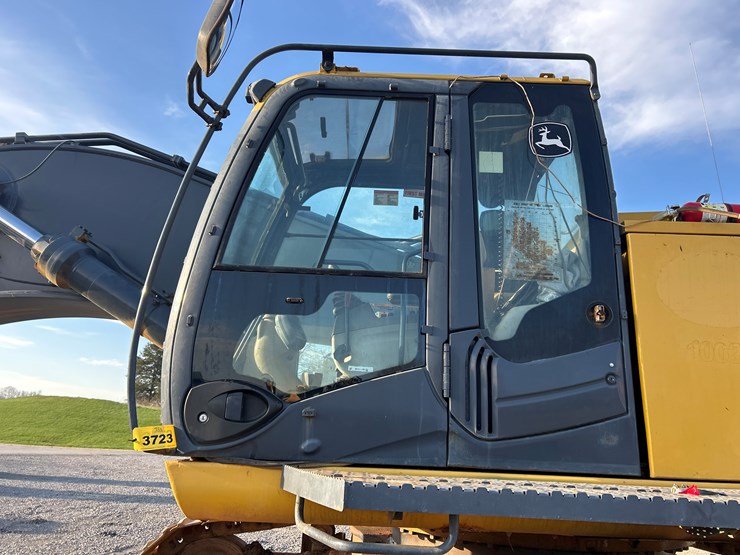 2006-deere-650d-lc-image-46