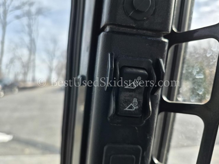 2023-bobcat-t770-image-17