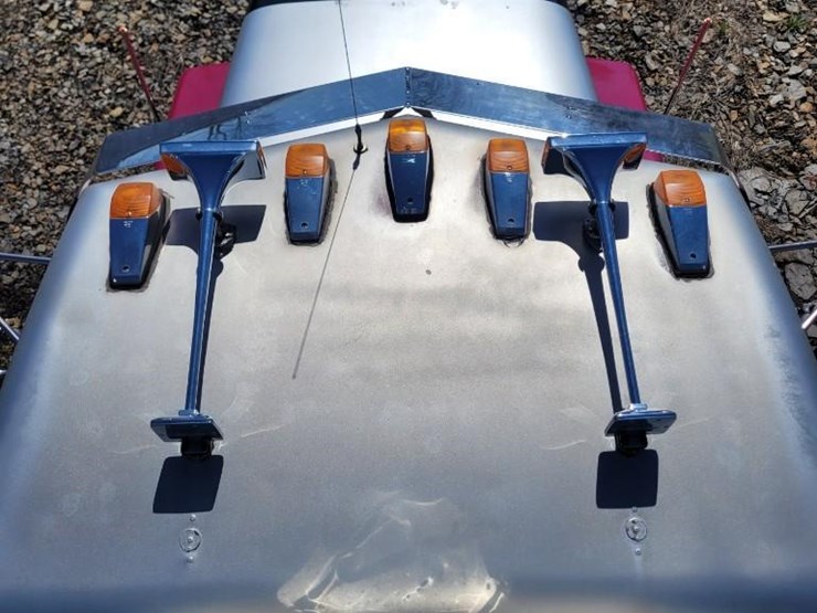 1993-peterbilt-377-image-21