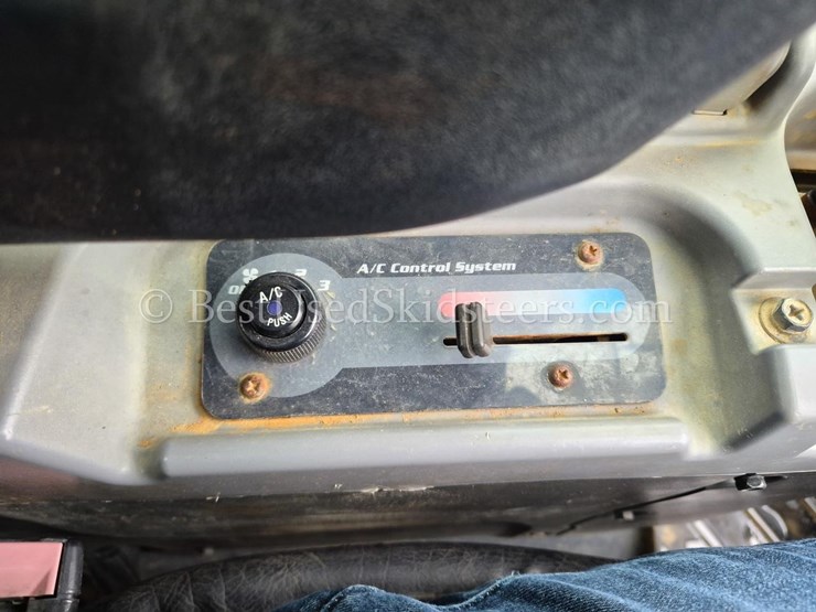 2021-kubota-svl95-2-skid-steer-loader-image-15