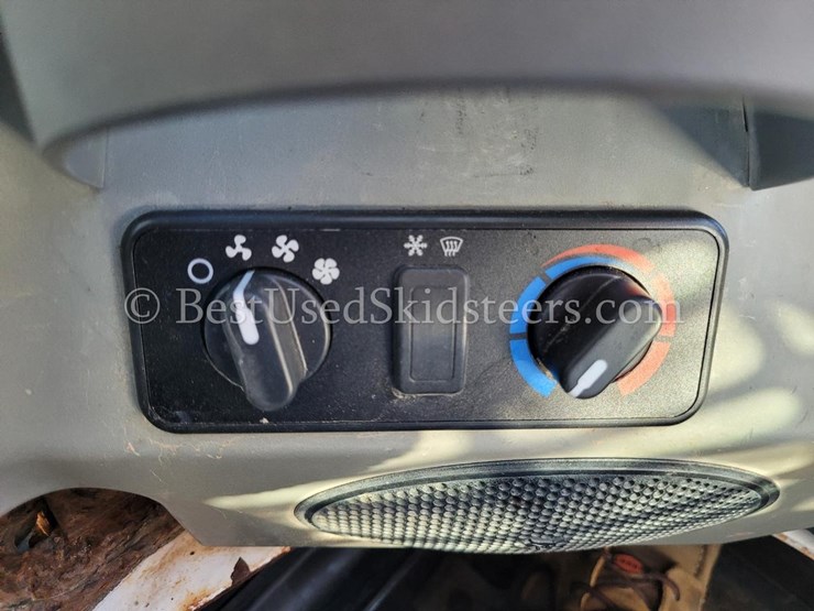 2016-bobcat-t740-image-17