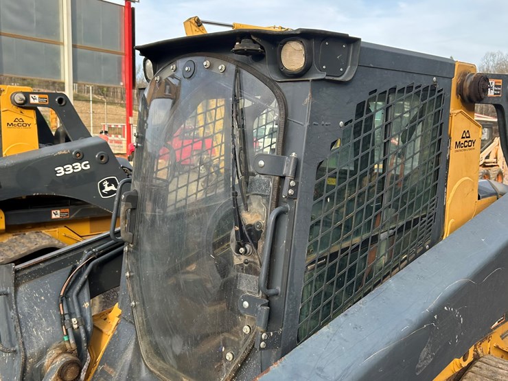 2011-deere-333g-image-37