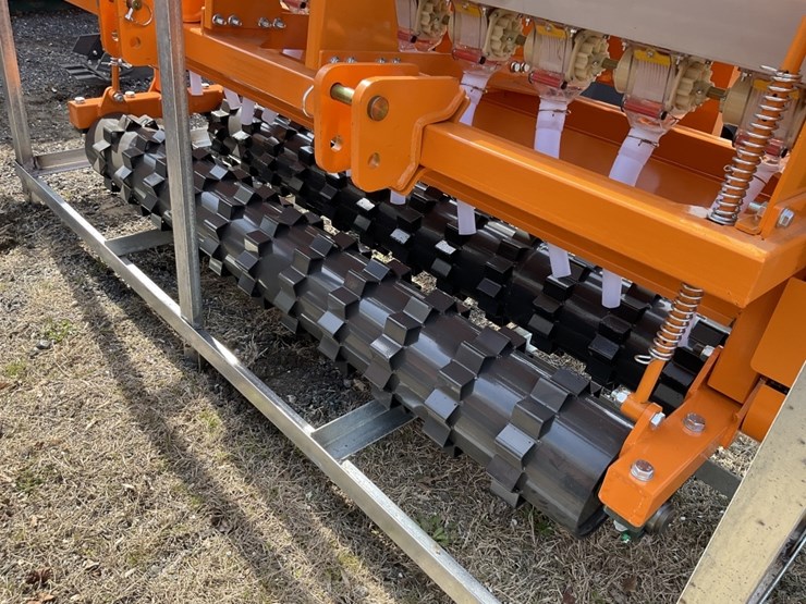 2026-caterpillar-12-image-5