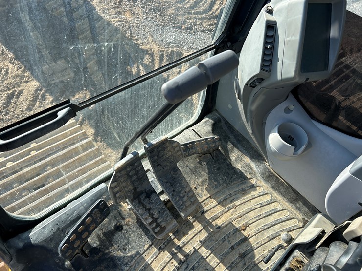 2019-deere-350g-lc-image-54