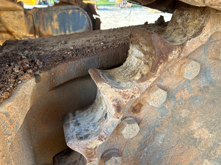 2006-deere-650d-lc-image-78