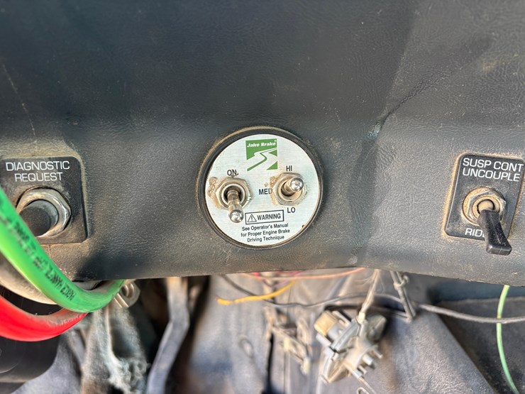 1996-volvo-aero-semi-image-13