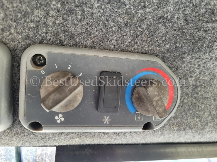 2013-bobcat-t110-image-15