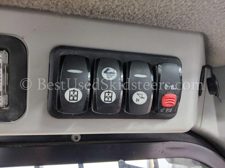 2015-caterpillar-279d-image-24