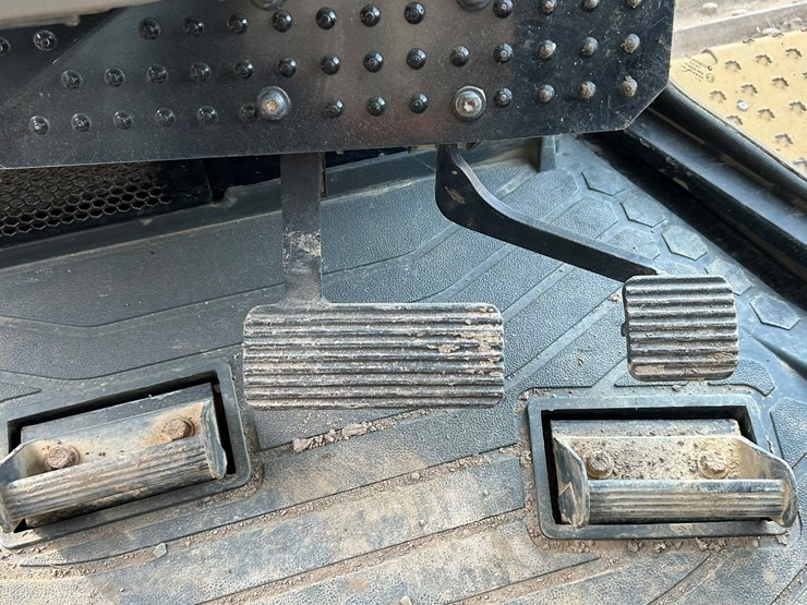 2015-caterpillar-d6t-lgp-image-74