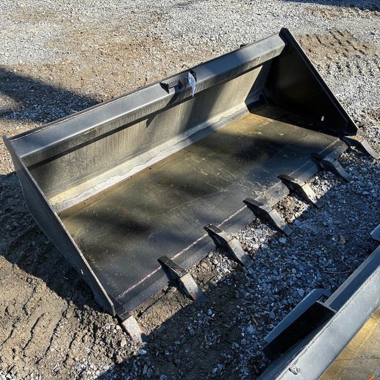 Wildcat 72" Skid Steer Tooth Bucket