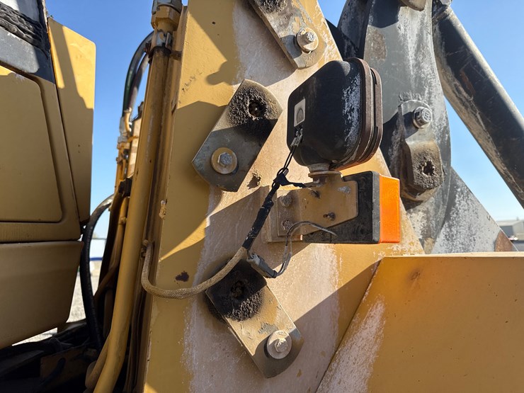 caterpillar-it28f-image-26