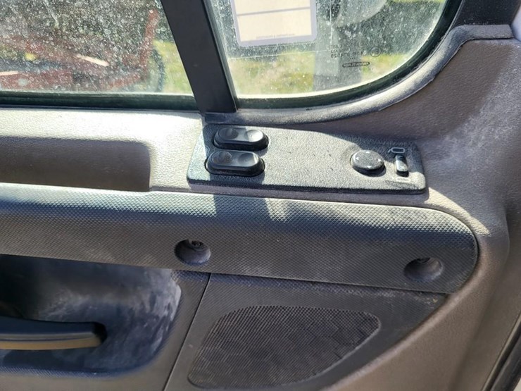 2013-freightliner-ca125dc-tandem-axle-day-cab-semi-image-52