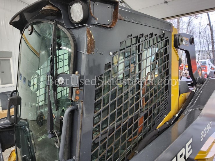 2019-deere-325g-image-17