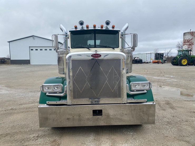 2002-peterbilt-379-image-138