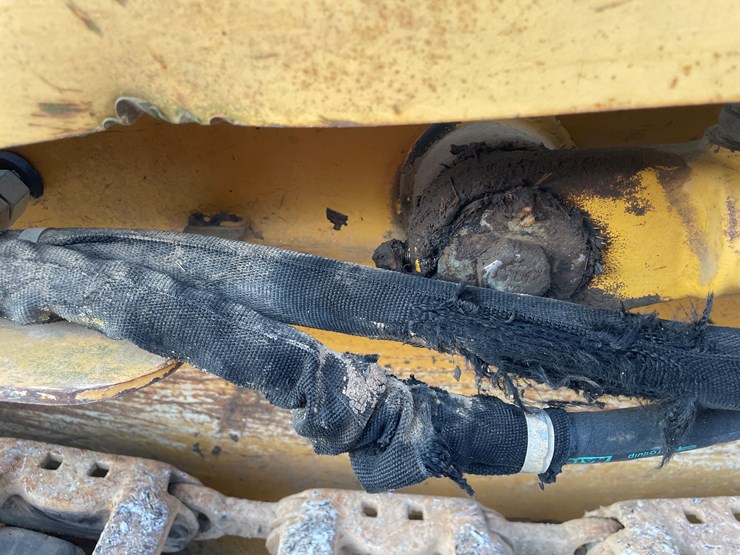 2006-deere-325-image-29