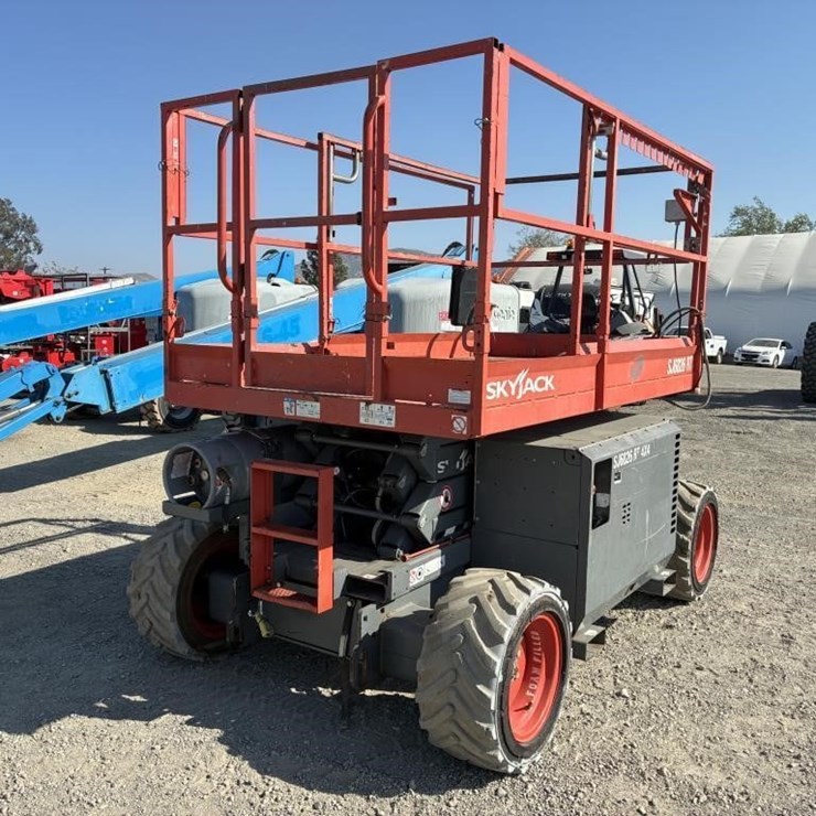 2018 SKYJACK SJ6826RT