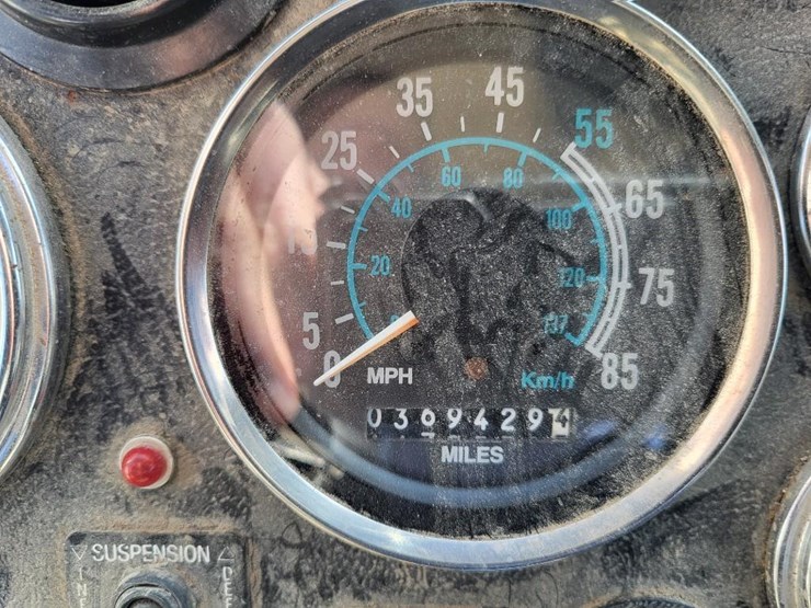 1995-ford-l9000-tandem-axle-day-cab-semi-image-64