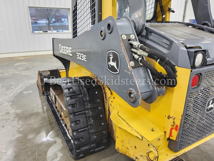 2018-deere-323e-image-16
