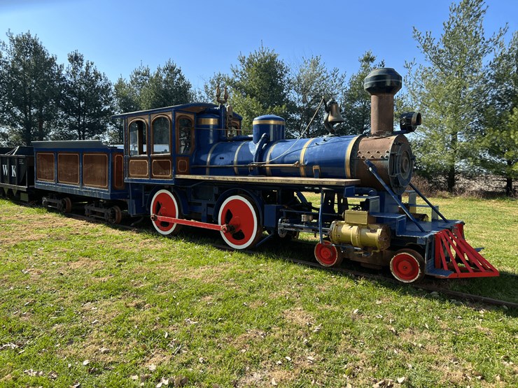 frick-steam-locomotive-with-track-image-9