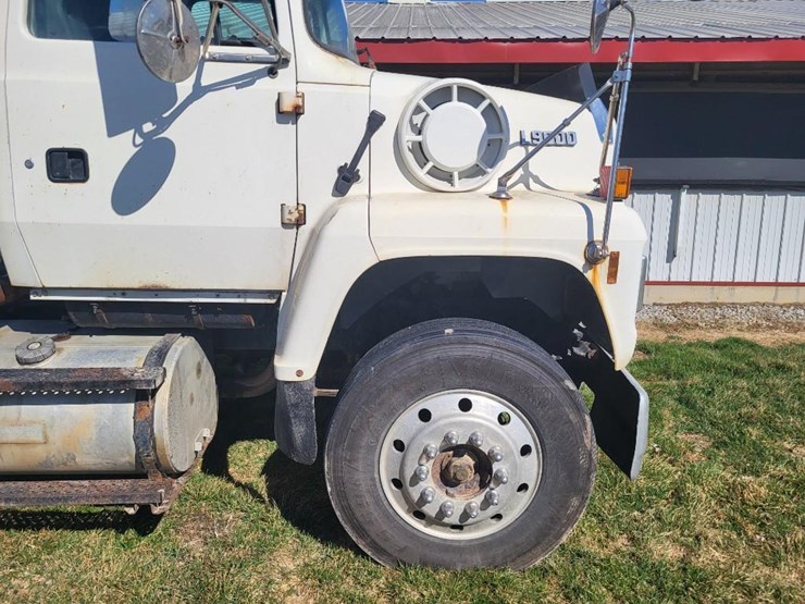 1995-ford-l9000-tandem-axle-day-cab-semi-image-46