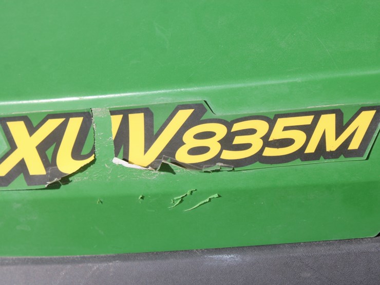 2019-john-deere-gator-image-11