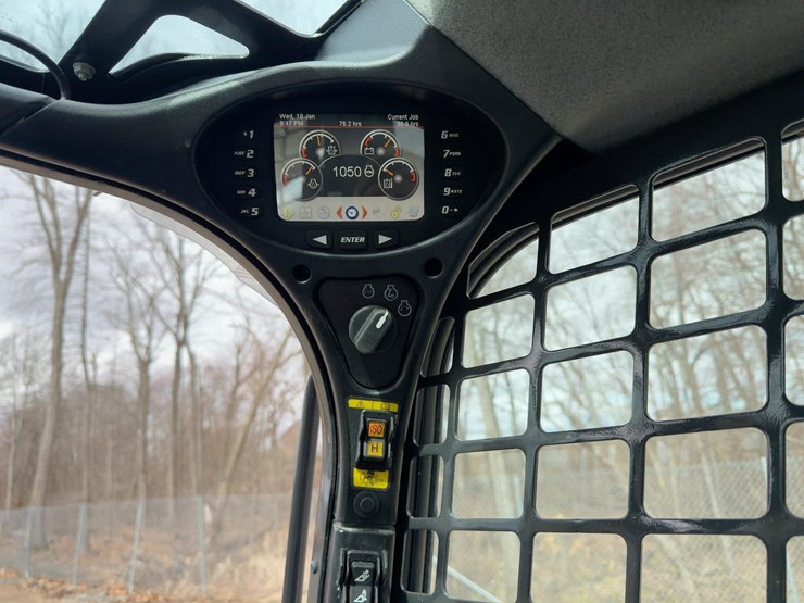 2024-bobcat-t770-image-24