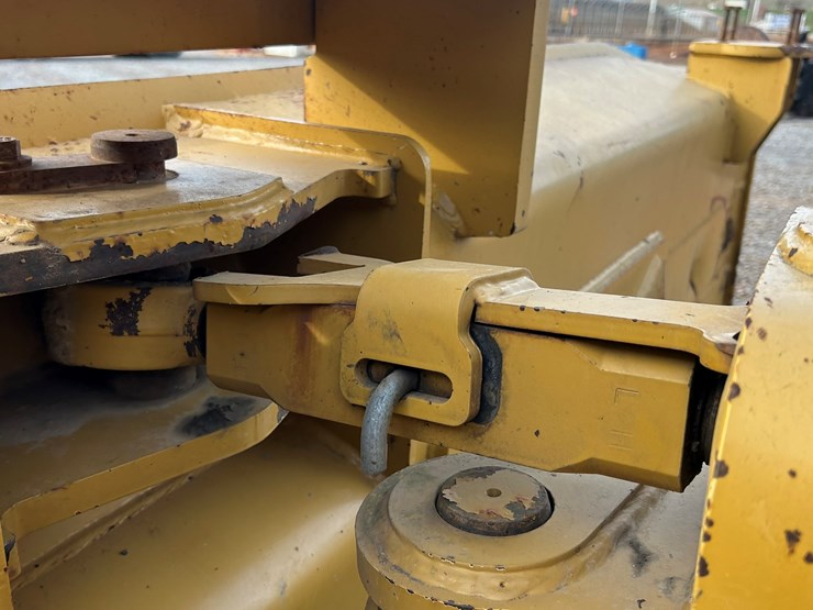2015-caterpillar-d6t-lgp-image-18