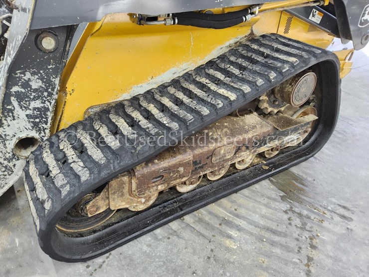 2014-deere-333e-image-21