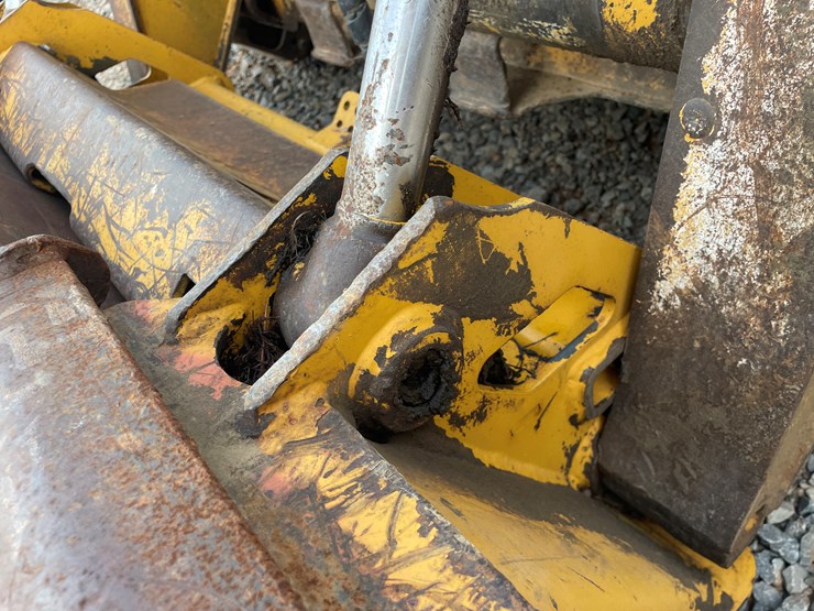 2006-deere-325-image-13