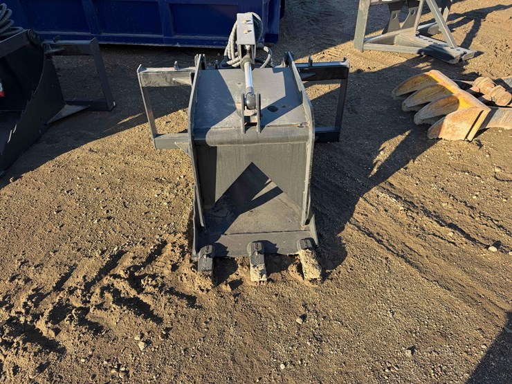 2025-stump-grab-bucket-image-8