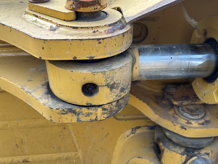 2015-caterpillar-d6t-lgp-image-14