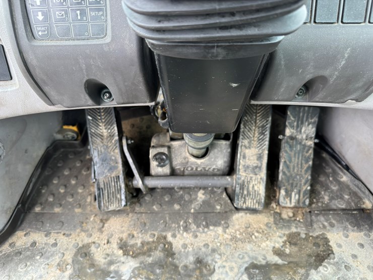 2007-volvo-l120f-image-44