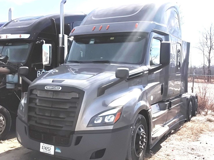 2020-freightliner-cascadia-126-image-1