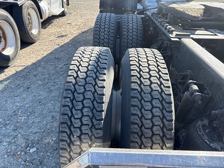 2011-international-prostar-image-12